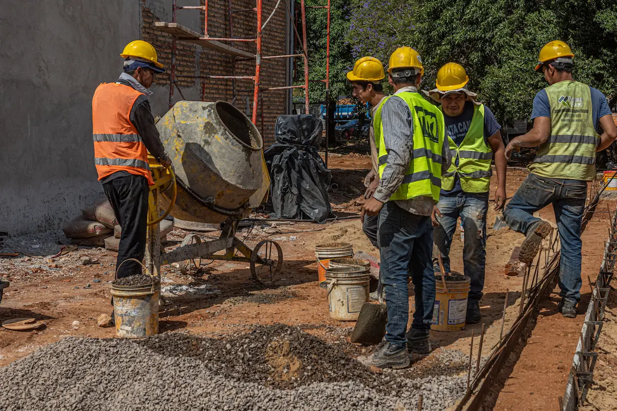 Trabajo del equipo en proyecto residensial
