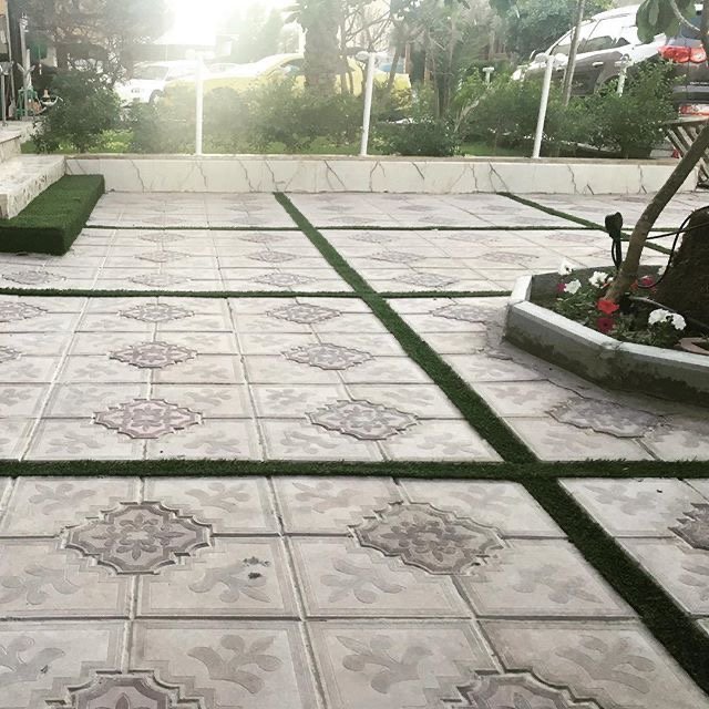Piso flor de lis con pasto